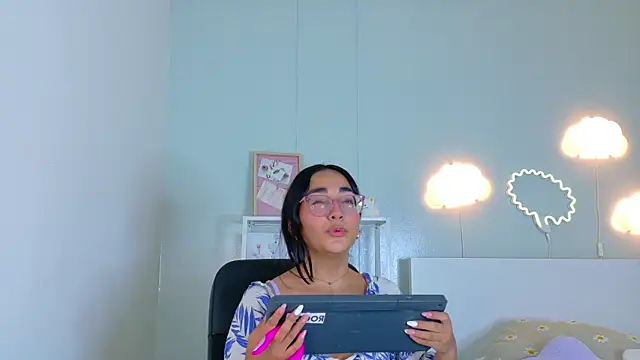 NicoletCherry   online show from 12.05.25