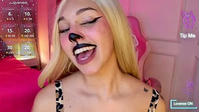 Lynaa love online show from 11.18.25