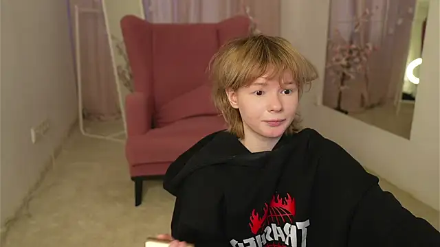 Snapshot of miccka__ chatting on 11.09.25 miccka online show from 11.09.25