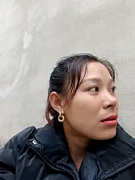 Lyla john online show from 12.16.25