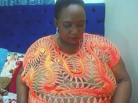 Snapshot of BMWWWXXX chatting on 11.13.25 BMWWWXXX online show from 11.13.25