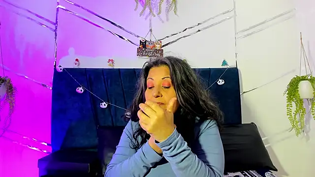 Snapshot of Victoriaa_Anderson chatting on 12.22.25 Victoriaa Anderson online show from 12.22.25