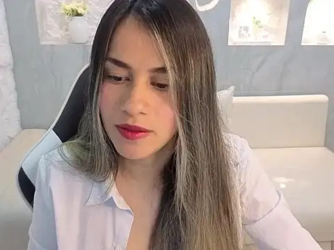 Snapshot of Liat_White_Tx chatting on 11.17.25 Liat White Tx online show from 11.17.25