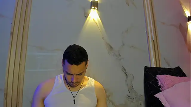 Snapshot of Aron_and_molly chatting on 02.05.26 Aron and molly online show from 02.05.26