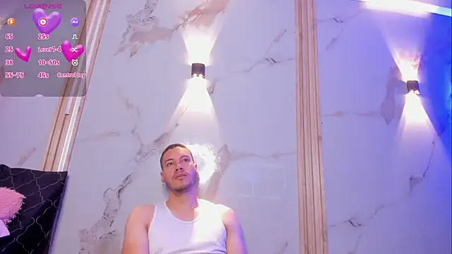 Snapshot of Aron_and_molly chatting on 02.19.26 Aron and molly online show from 02.19.26