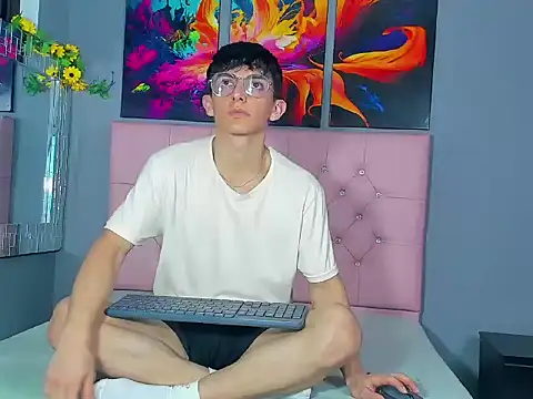 Snapshot of ElanGiraldo chatting on 02.09.26 ElanGiraldo online show from 02.09.26