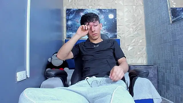ElanGiraldo online show from 05.21.26