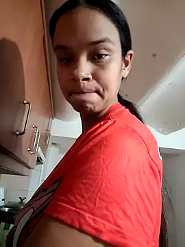 Snapshot of kyliecastell chatting on 11.11.25 kyliecastell online show from 11.11.25