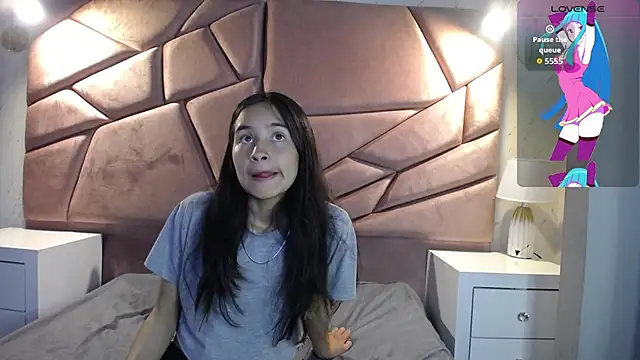 bunnywhite21 online show from 11.19.25