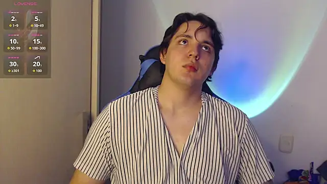 Snapshot of ValenClerk chatting on 11.18.25 ValenClerk online show from 11.18.25