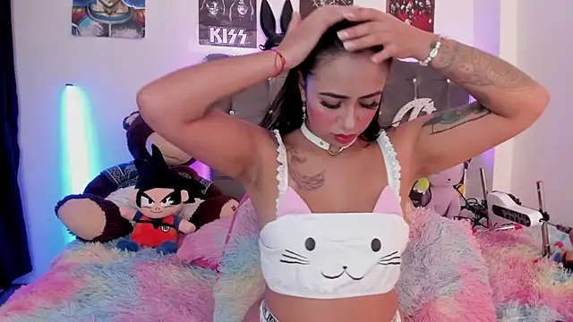 Snapshot of lunabritton1 chatting on 12.19.25 lunabritton1 online show from 12.19.25