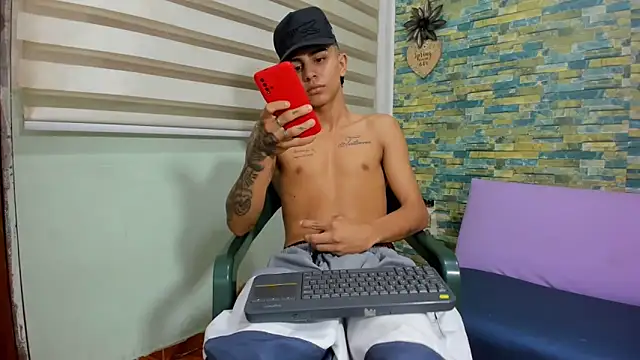 Snapshot of naughty_boy_Maicoll chatting on 11.11.25 naughty boy Maicoll online show from 11.11.25