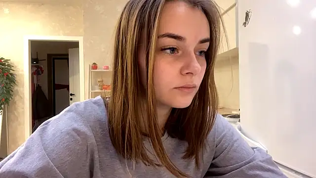 Snapshot of GeralynChiszar chatting on 12.19.25 GeralynChiszar online show from 12.19.25