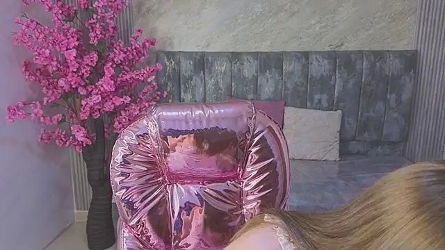 Dafne moon s online show from 11.12.25