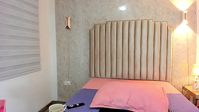 Snapshot of ArissDeLuna chatting on 02.15.26 ArissDeLuna online show from 02.15.26