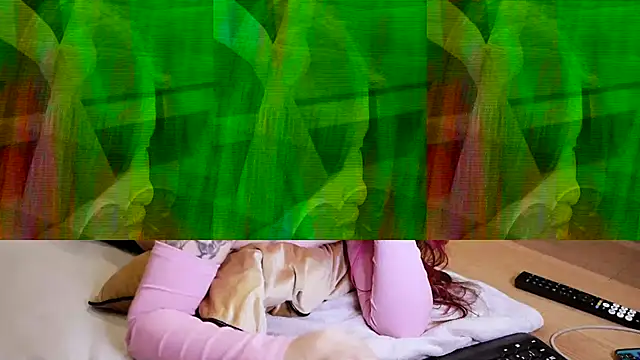 Snapshot of BellaBlush03 chatting on 12.20.25 BellaBlush03 online show from 12.20.25