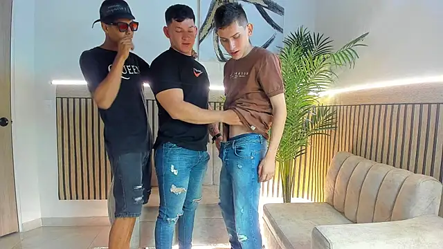 Justingsex1 online show from 11.12.25