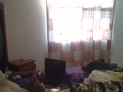 Snapshot of pareja4018 chatting on 11.15.25 pareja4018 online show from 11.15.25