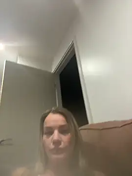 Cutebrowneyes  online show from 12.19.25