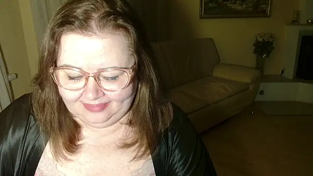 Snapshot of Natali-Gucci chatting on 12.04.25 Natali-Gucci online show from 12.04.25