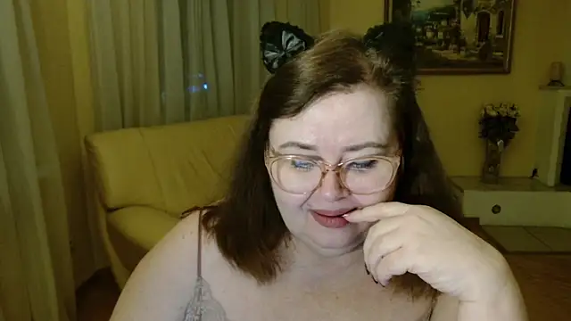 Snapshot of Natali-Gucci chatting on 12.14.25 Natali-Gucci online show from 12.14.25