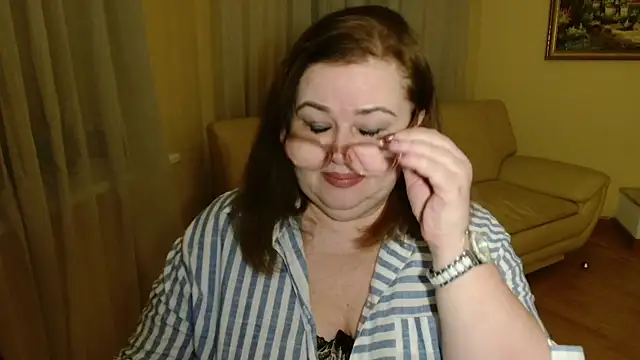 Snapshot of Natali-Gucci chatting on 12.20.25 Natali-Gucci online show from 12.20.25