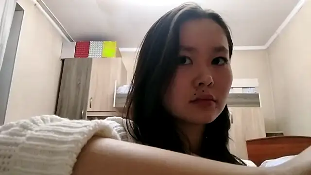 Snapshot of HuldaKye chatting on 11.20.25 HuldaKye online show from 11.20.25