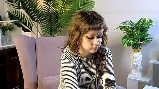 Snapshot of CarenChappan chatting on 11.13.25 CarenChappan online show from 11.13.25