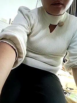 Nuomi6 online show from 11.20.25