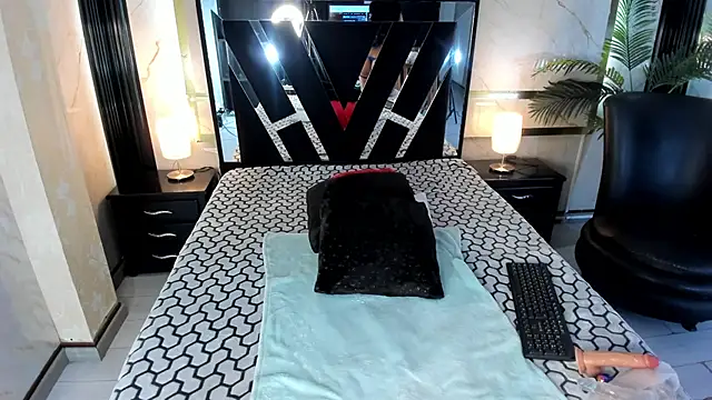 Lucy Vegas online show from 12.03.25