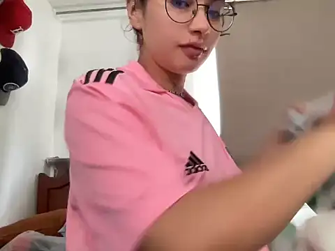 Snapshot of Dreana chatting on 02.28.26 Dreana online show from 02.28.26