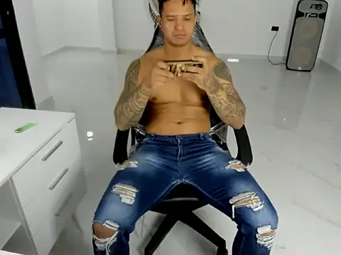 master leather online show from 04.01.26