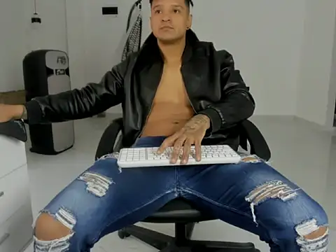 master leather online show from 04.05.26