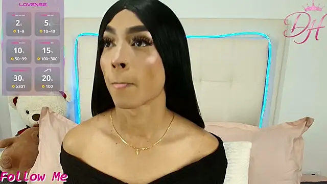 Daphne Hills online show from 04.07.26