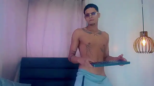 Snapshot of Isaacas_ chatting on 11.18.25 Isaacas online show from 11.18.25