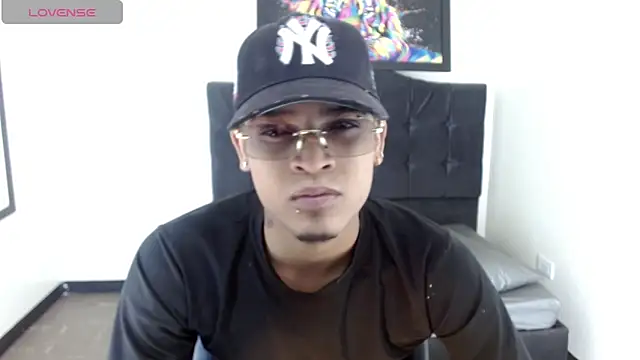 Snapshot of Isaacas_ chatting on 11.24.25 Isaacas online show from 11.24.25