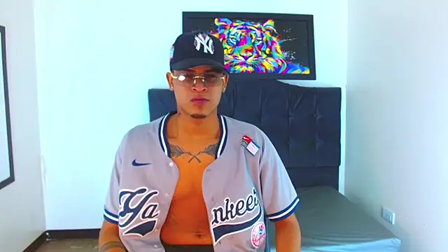 Snapshot of Isaacas_ chatting on 11.25.25 Isaacas online show from 11.25.25