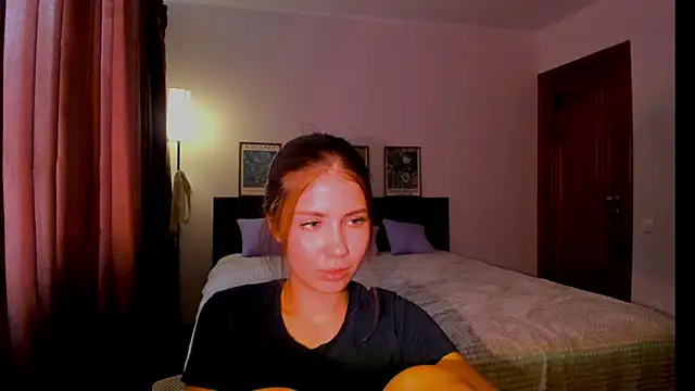 Aurora Glow21 online show from 06.18.26