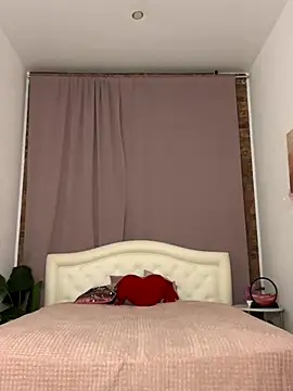 Shy Vivi online show from 11.23.25