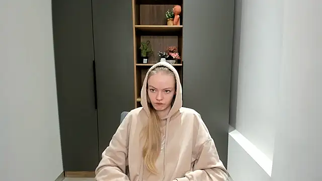 Snapshot of ElaneComiso chatting on 11.15.25 ElaneComiso online show from 11.15.25