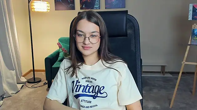 Snapshot of AveryFechter chatting on 11.16.25 AveryFechter online show from 11.16.25