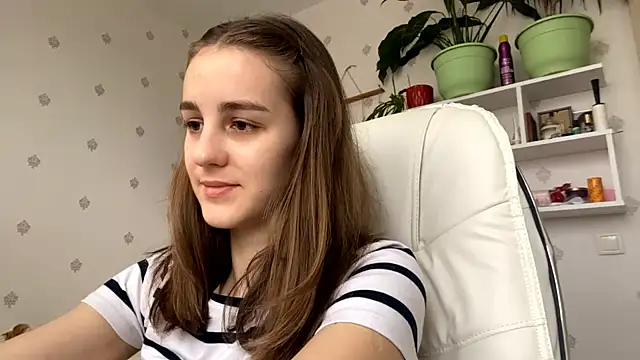 Snapshot of SweetieKatie chatting on 12.01.25 SweetieKatie online show from 12.01.25