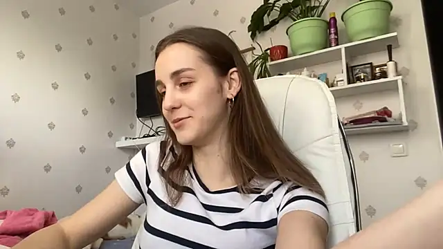 Snapshot of SweetieKatie chatting on 12.15.25 SweetieKatie online show from 12.15.25