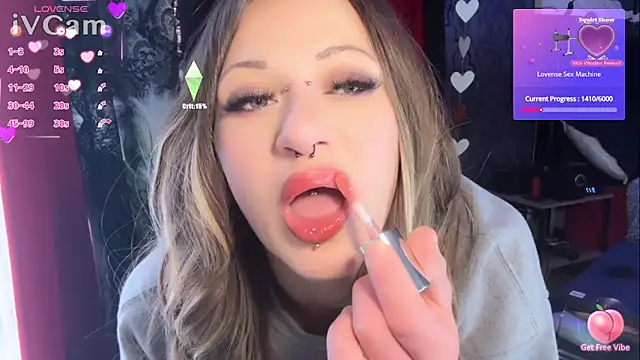 Snapshot of AshenRoe chatting on 02.25.26 AshenRoe online show from 02.25.26