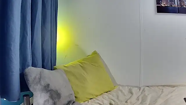 Leila cam18 online show from 11.17.25