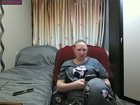 Snapshot of JenniDeep chatting on 02.15.26 JenniDeep online show from 02.15.26