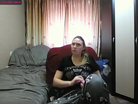 Snapshot of JenniDeep chatting on 02.27.26 JenniDeep online show from 02.27.26