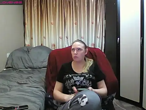 Snapshot of JenniDeep chatting on 02.27.26 JenniDeep online show from 02.27.26