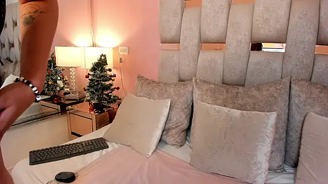 avrilwaynee online show from 11.29.25