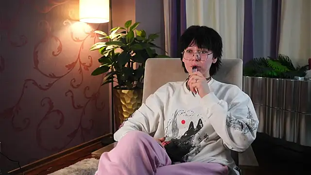 MiTeehee online show from 11.14.25